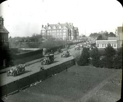 H001024 Motor rally, Hastings, June 1907 (West Hill Road) - Flickr - East Sussex Libraries Historical Photos.jpg